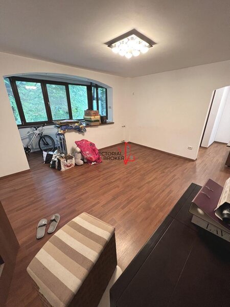 Ion Berindei, Sectia 7 Politie, apartament la et.2/10 in bloc reabilitat,